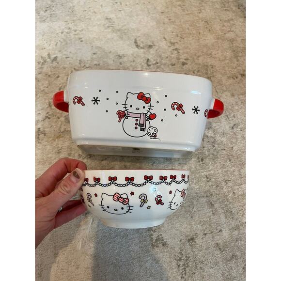 NWT Hello Kitty Bowl And Bread Baking Dish Ceramic Christmas Theme - Picture 1 of 4